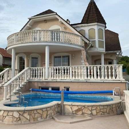 A- Villa Balatonfured Bagian luar foto