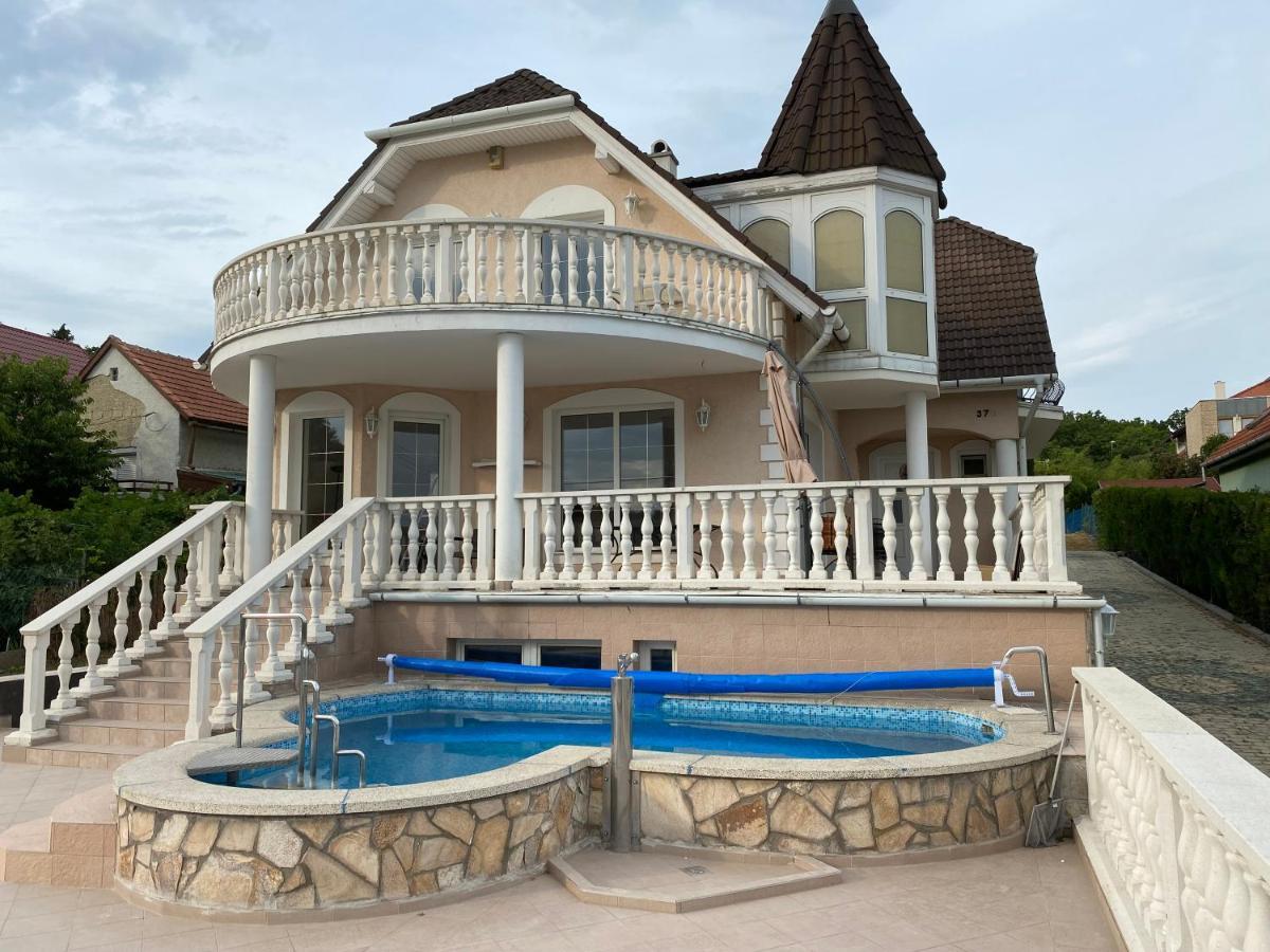 A- Villa Balatonfured Bagian luar foto