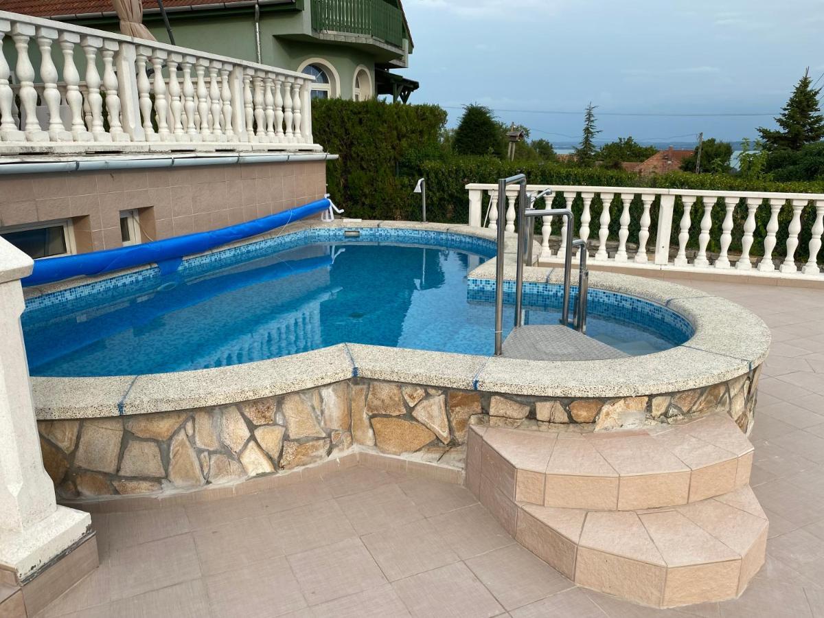 A- Villa Balatonfured Bagian luar foto