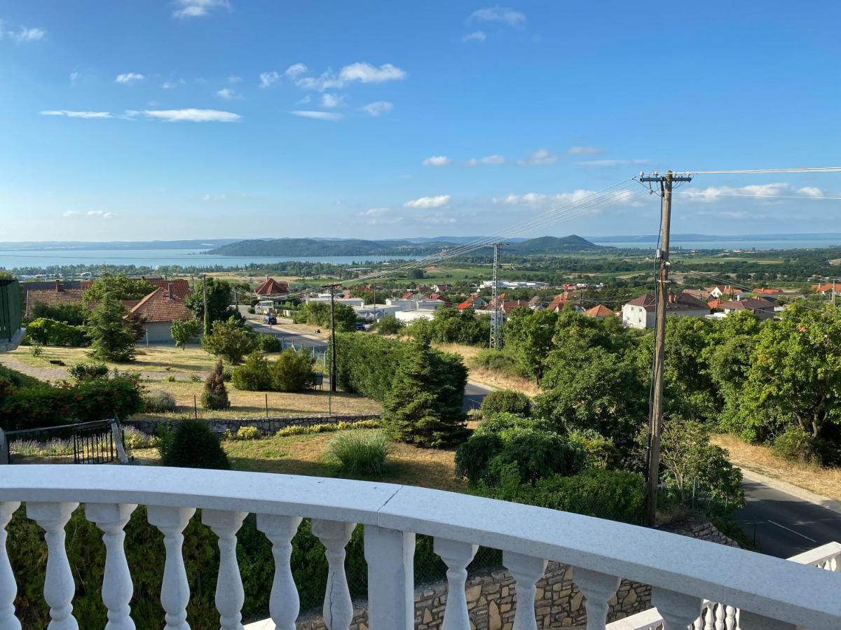 A- Villa Balatonfured Bagian luar foto