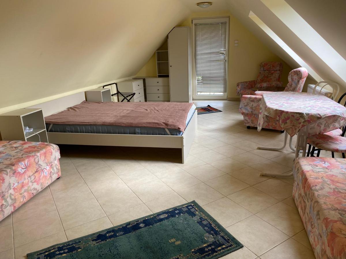 A- Villa Balatonfured Bagian luar foto